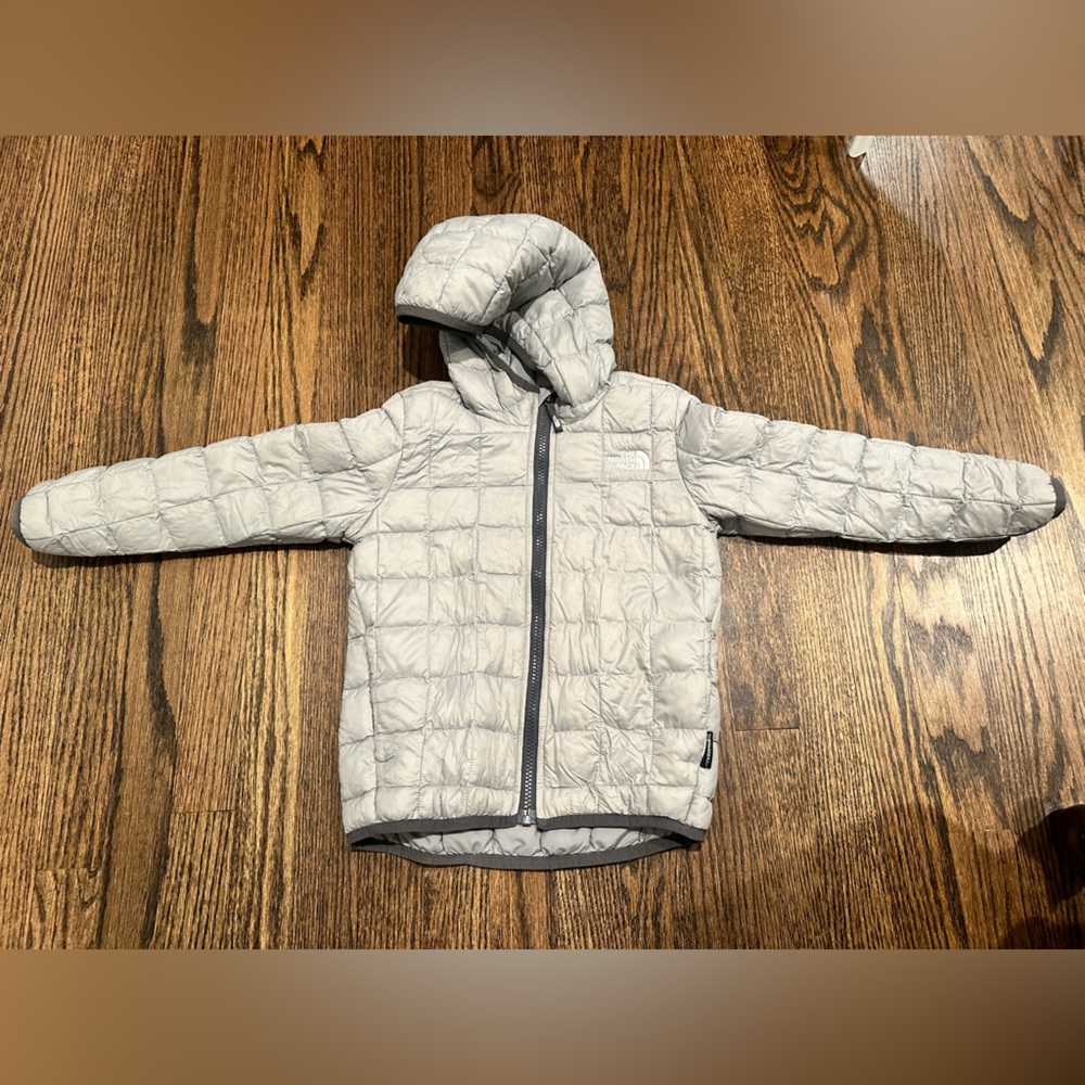 The North Face toddler Thermoball size 5T in grey